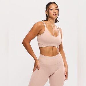 BNWT Buff Bunny Shape Seamless Sports Bra